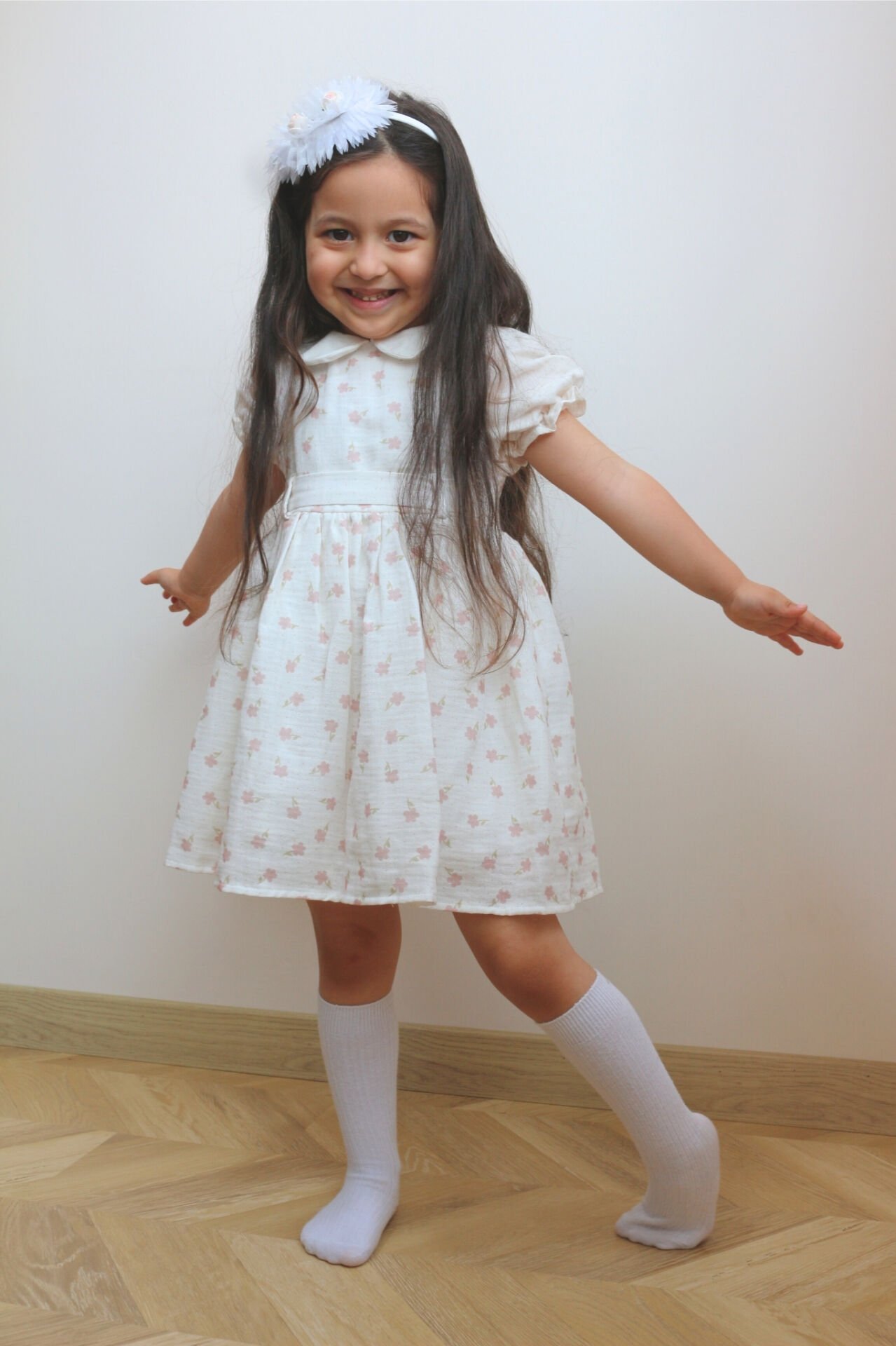 Çiçek Desenli Müslin Kız Çocuk Elbise