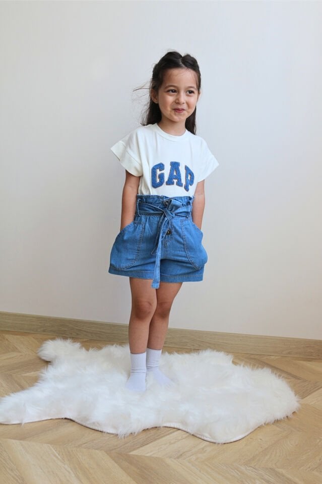 Kot Şortlu Kız Takım