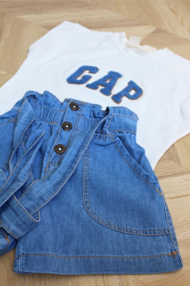 Kot Şortlu Kız Takım