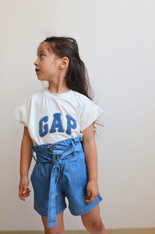 Kot Şortlu Kız Takım