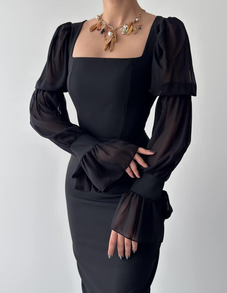 Kolları Fırfır Detaylı Elbise